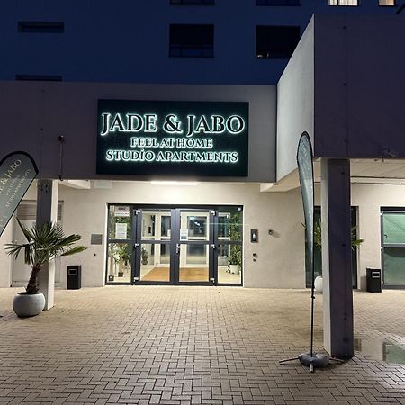 Jade & Jabo - Sehr Schoene Zimmer & Apartements Zum Wohlfuehlen Tageweise & Wochenweise Buchbar Neuss Extérieur photo