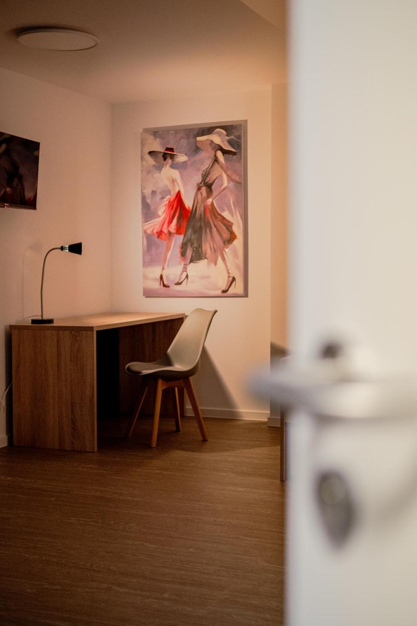Jade & Jabo - Sehr Schoene Zimmer & Apartements Zum Wohlfuehlen Tageweise & Wochenweise Buchbar Neuss Extérieur photo