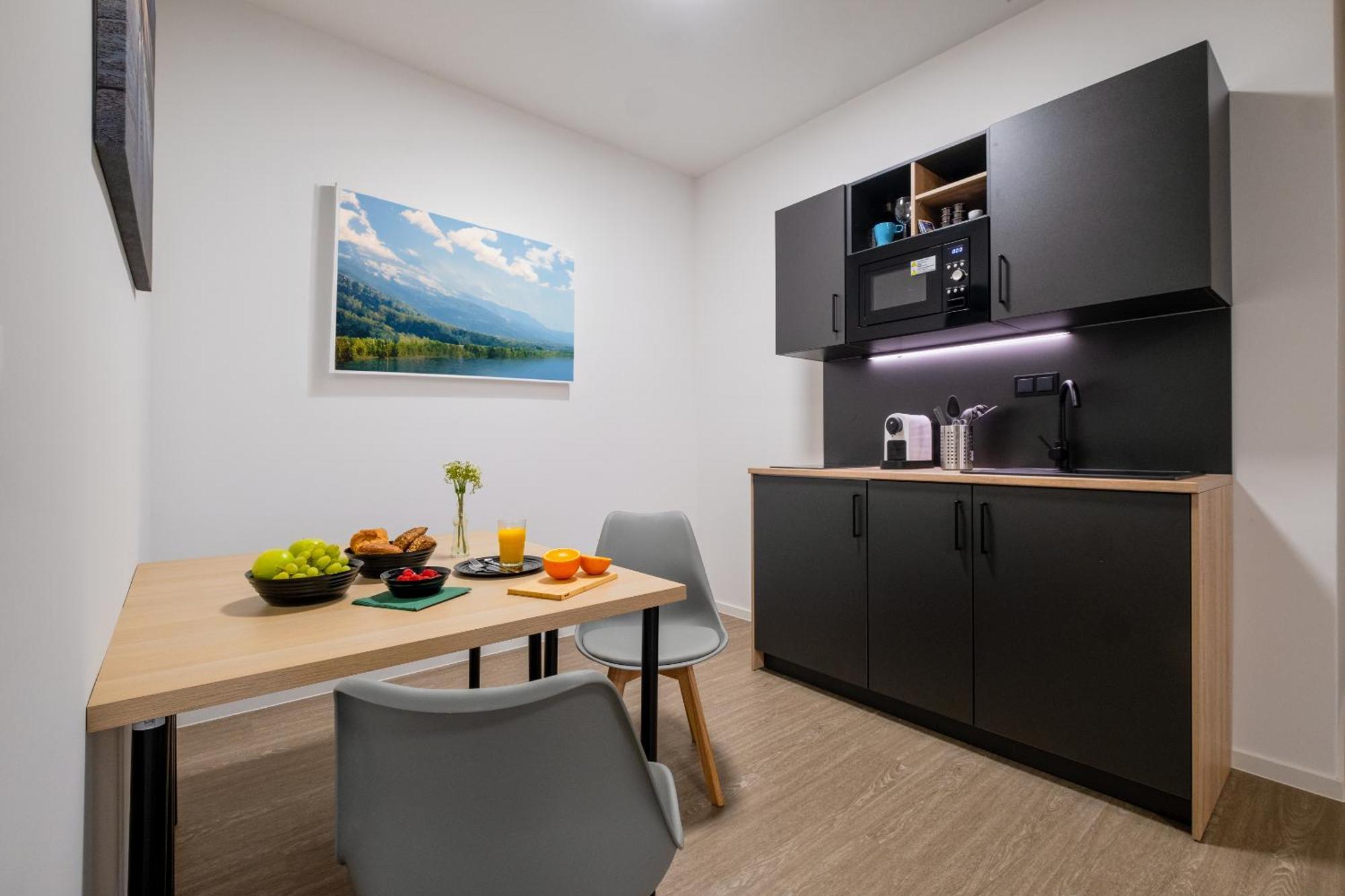 Jade & Jabo - Sehr Schoene Zimmer & Apartements Zum Wohlfuehlen Tageweise & Wochenweise Buchbar Neuss Extérieur photo