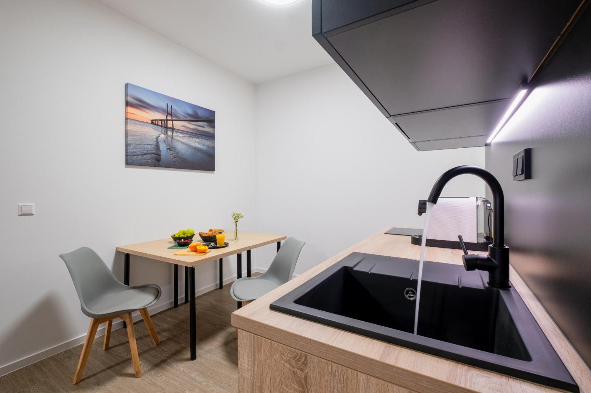 Jade & Jabo - Sehr Schoene Zimmer & Apartements Zum Wohlfuehlen Tageweise & Wochenweise Buchbar Neuss Extérieur photo